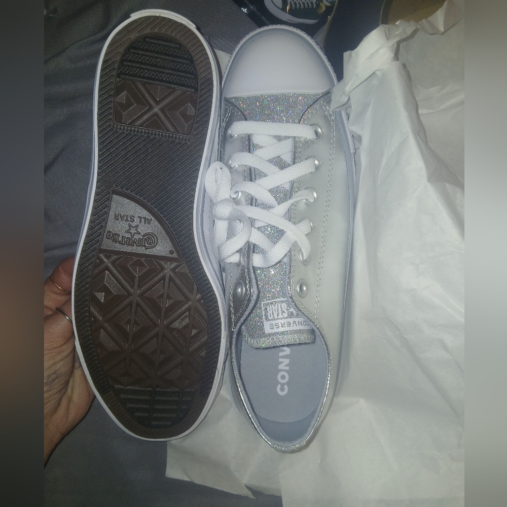 ☆ BRAND NEW, Never Worn, SZ 9 Womens Converse low tops ☆ - Picture 6 of 7